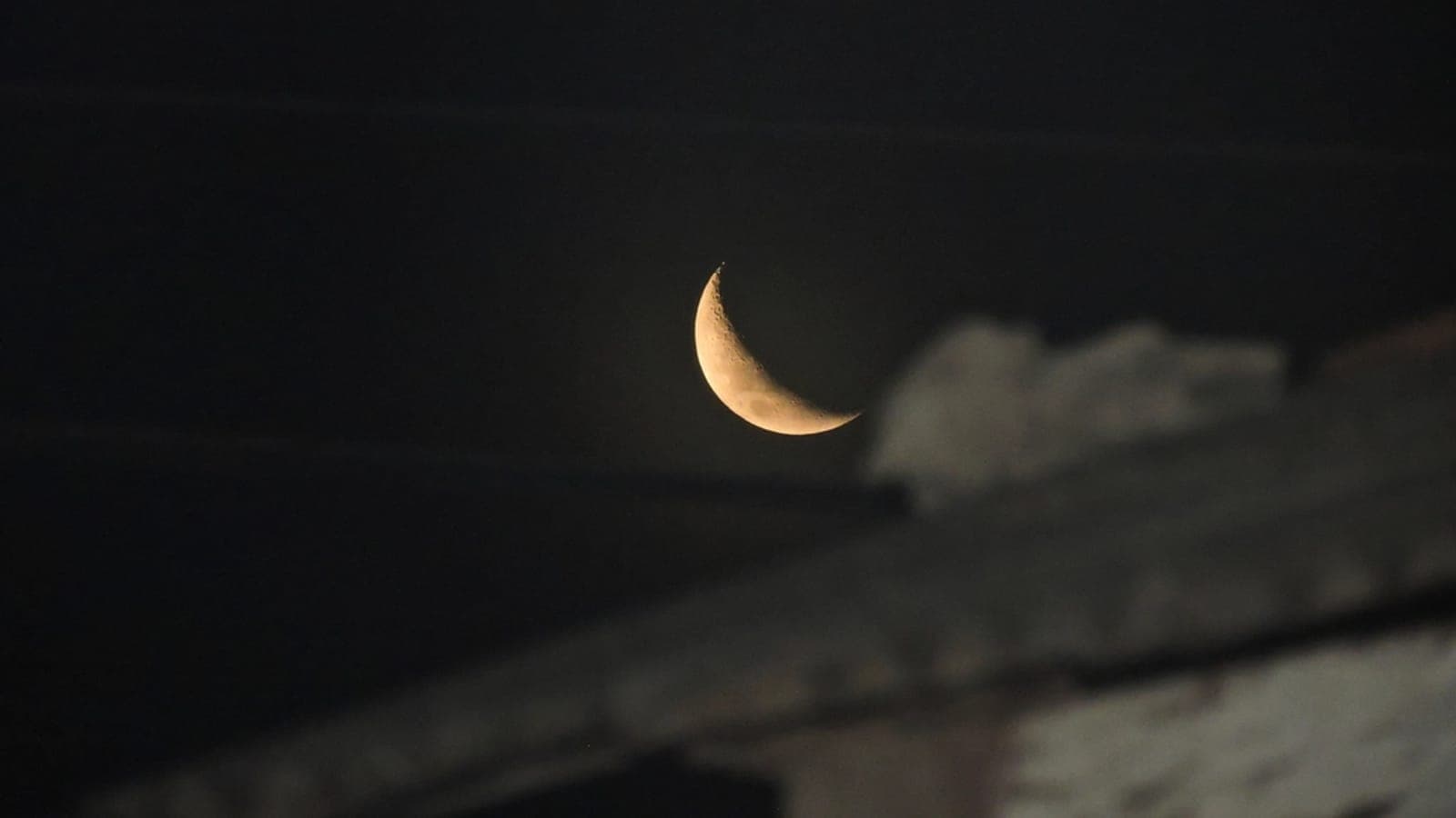 A crescent moon in the night sky